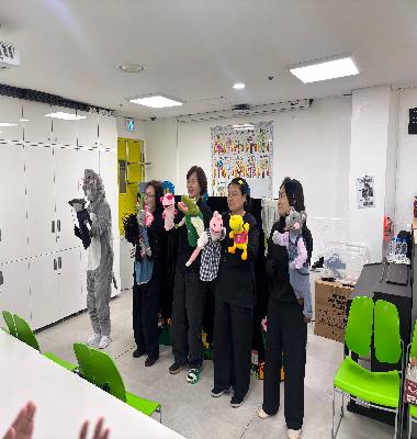 [꽃우물마을 이야기] 이야기보따리 '무지개 장애인 주간보호센터'에서 재능나눔활동 진행